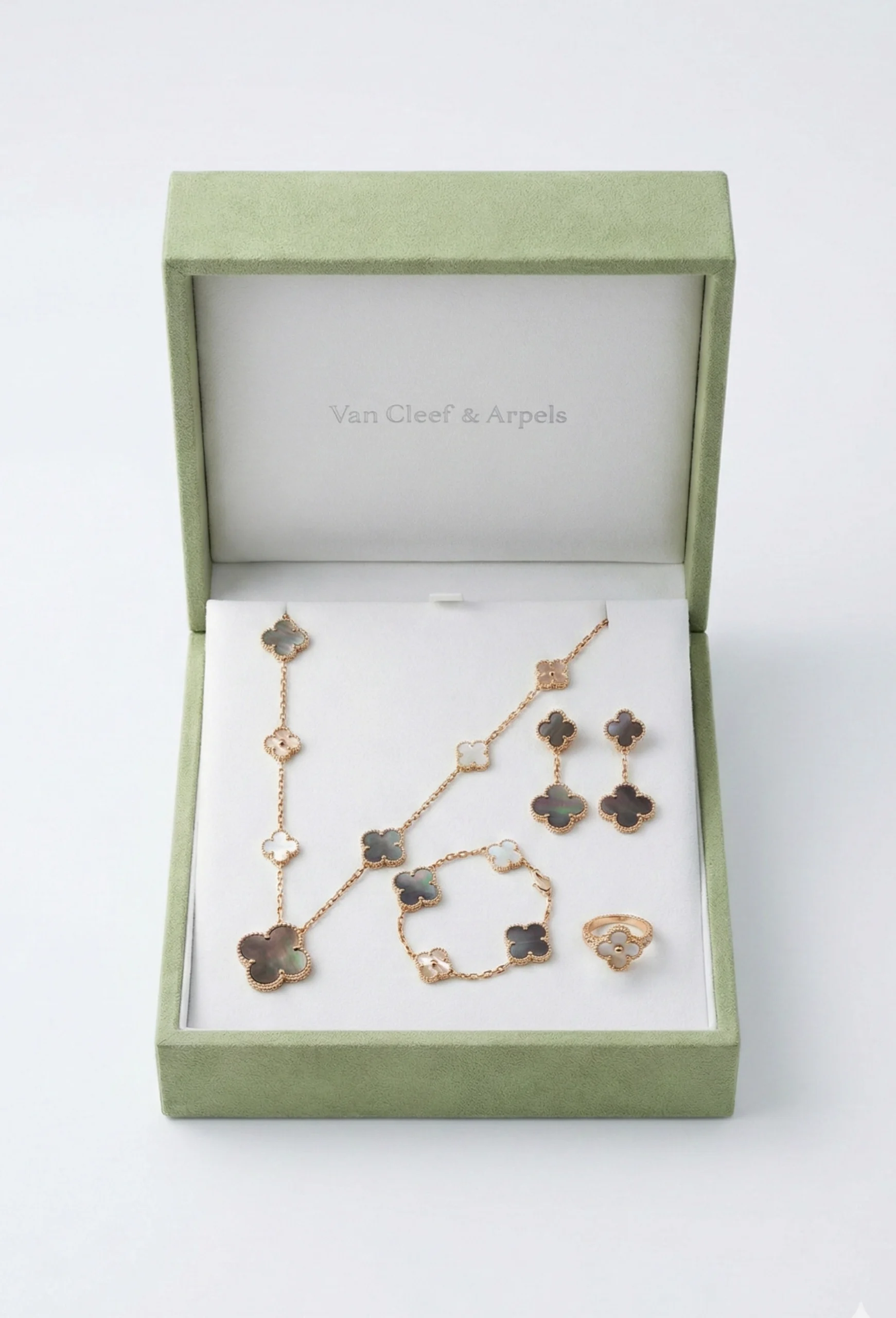 Van Cleef & Arpels Magic Alhambra Jewelry Set – 18K Gold, Mother-of-Pearl & Onyx Van Cleef & Arpels premium 1:1 craftmanship super master edition Van Cleef & Arpels Magic Alhambra Jewelry Set – 18K Gold, Mother-of-Pearl & Onyx