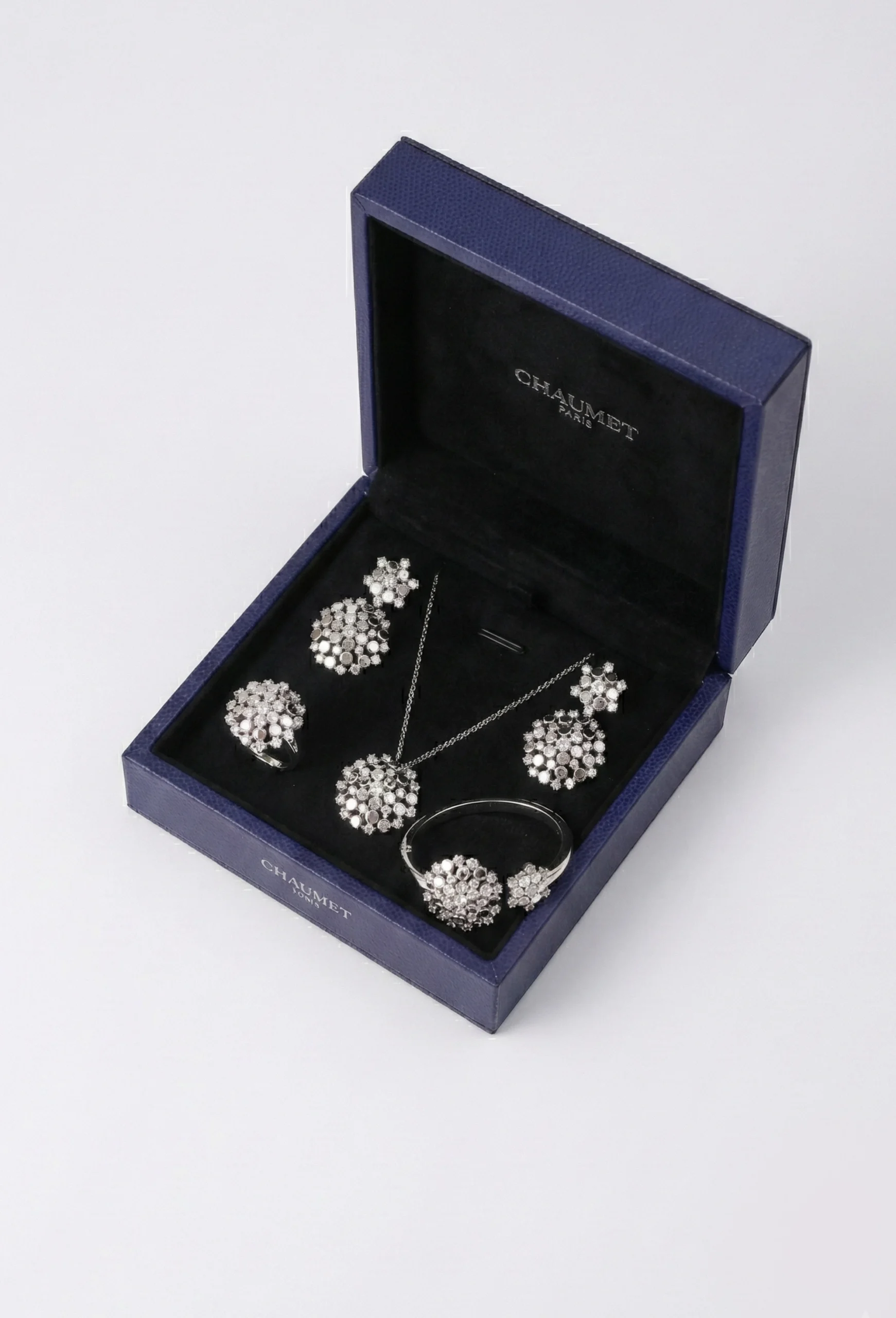 Chaumet Diamond Bloom Set – 18k White Gold Chaumet premium 1:1 craftmanship super master edition Chaumet Diamond Bloom Set – 18k White Gold