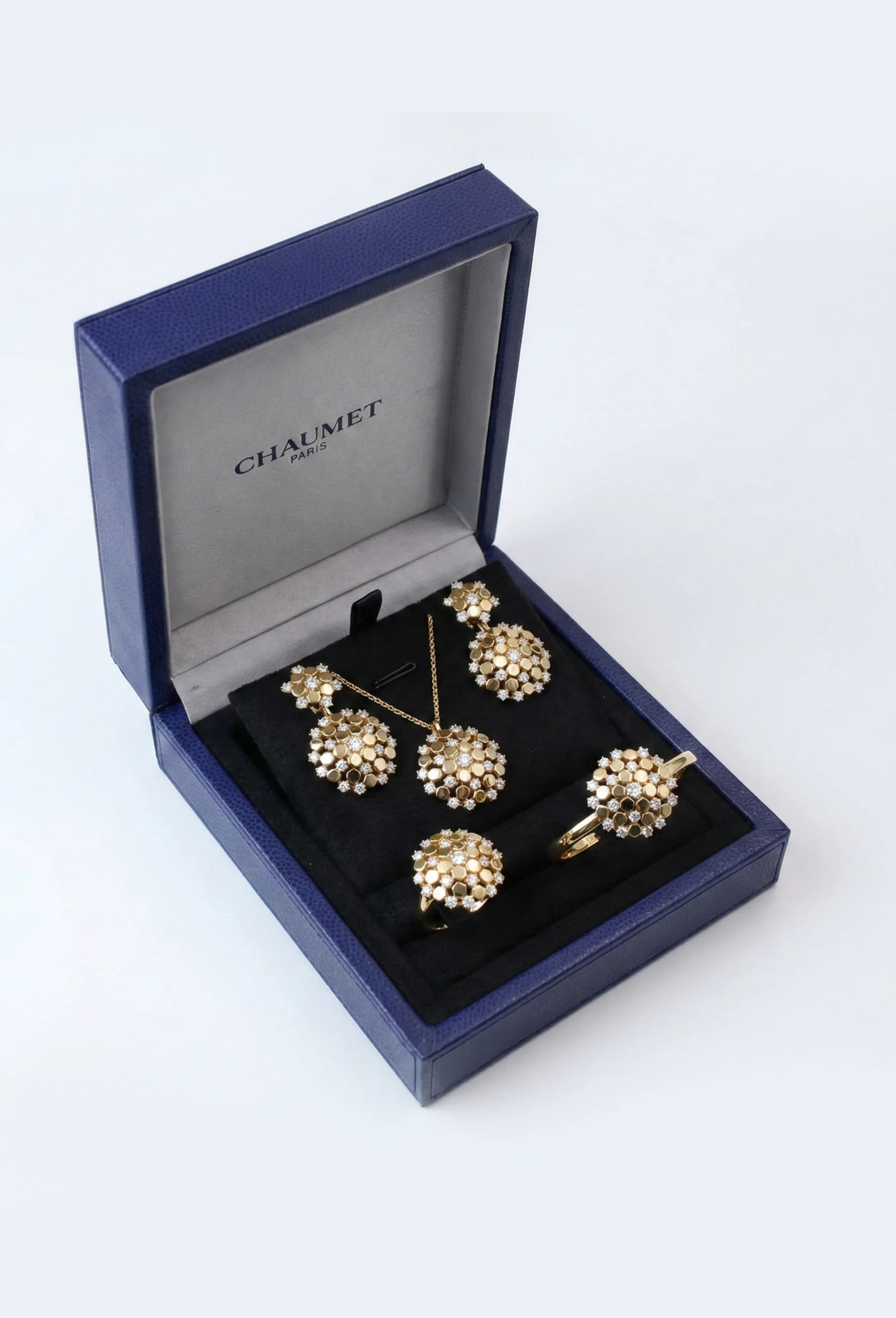 Chaumet Bee My Love Honeycomb Jewelry Set – 18K Yellow Gold & Diamonds Chaumet premium 1:1 craftmanship super master edition Chaumet Bee My Love Honeycomb Jewelry Set – 18K Yellow Gold & Diamonds
